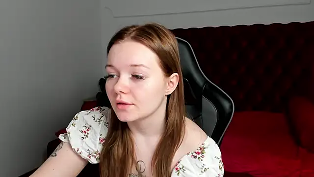 Snapshot of ElinaVale chatting on 8, 6, 2026 ElinaVale online show from 8, 6, 2026