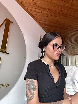 Cloe pink1 online show from 16, 3, 2026