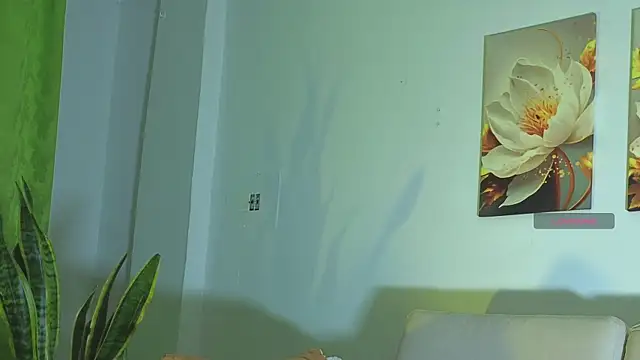 Viioletcollins online show from 15, 4, 2026