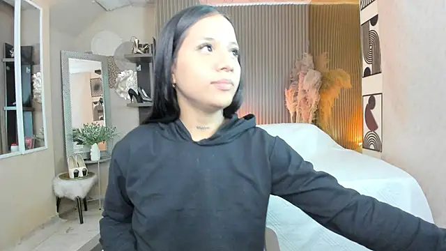 ZaraLuciana online show from 17, 4, 2026