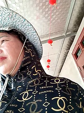 Yellow-pink online show from 4, 4, 2026