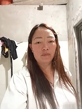 Snapshot of Yellow-pink chatting on 1, 6, 2026 Yellow-pink online show from 1, 6, 2026