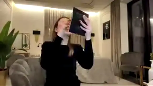 Snapshot of Cherry_Sin chatting on 10, 3, 2026 Cherry Sin online show from 10, 3, 2026