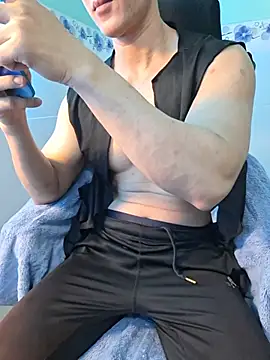 Snapshot of gymboy900 chatting on 15, 7, 2026 gymboy900 online show from 15, 7, 2026