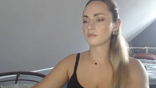ScarlettSensitive online show from 29, 6, 2026