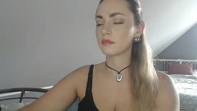 ScarlettSensitive online show from 30, 6, 2026