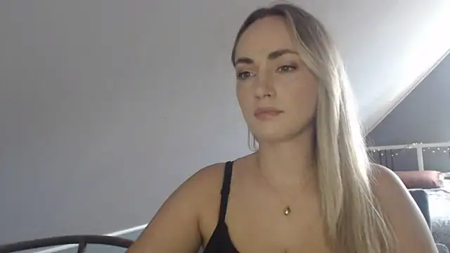 ScarlettSensitive online show from 29, 7, 2026