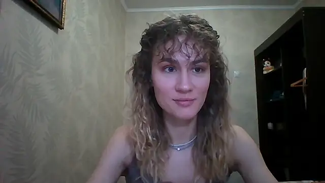 ElenoreHolguin online show from 14, 3, 2026