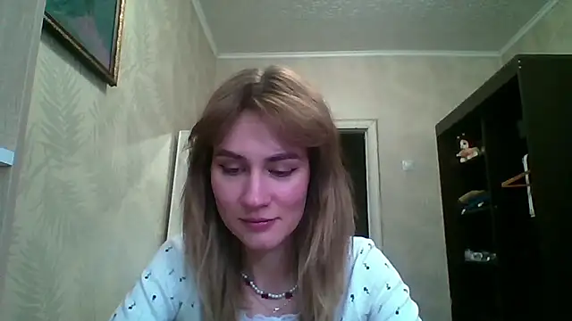 ElenoreHolguin online show from 21, 4, 2026