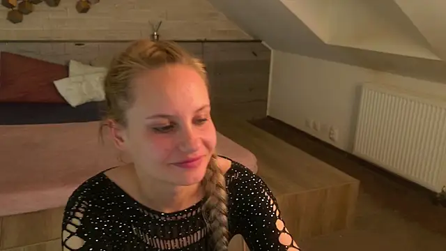 Snapshot of IceBlueBabe chatting on 25, 5, 2026 IceBlueBabe online show from 25, 5, 2026