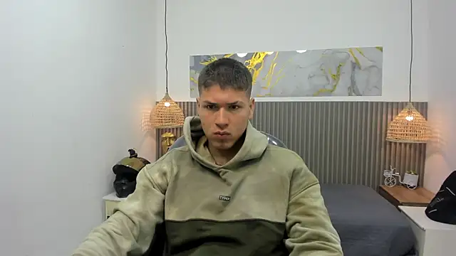 Snapshot of AlessandroFranco chatting on 4, 5, 2026 AlessandroFranco online show from 4, 5, 2026