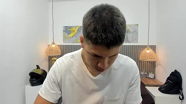 Snapshot of AlessandroFranco chatting on 8, 5, 2026 AlessandroFranco online show from 8, 5, 2026