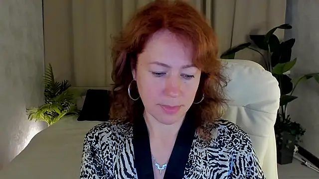Snapshot of LeticiaRomano chatting on 8, 6, 2026 LeticiaRomano online show from 8, 6, 2026