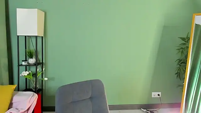 Snapshot of LeticiaRomano chatting on 3, 8, 2026 LeticiaRomano online show from 3, 8, 2026