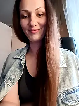 LunaCrystall online show from 4, 4, 2026