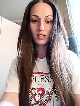 LunaCrystall online show from 15, 4, 2026