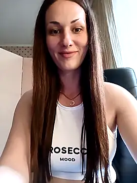 LunaCrystall online show from 8, 5, 2026