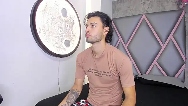 Snapshot of Wolf_Kitty chatting on 7, 4, 2026 Wolf Kitty online show from 7, 4, 2026