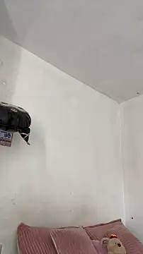 sylphiee  online show from 14, 4, 2026