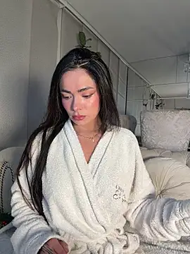 amy  laurie online show from 15, 4, 2026