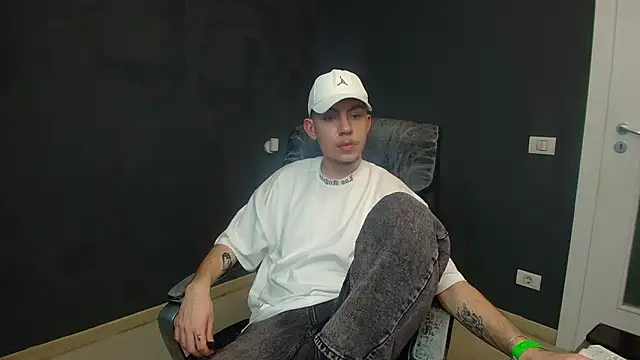 Snapshot of KrewVaughn chatting on 15, 3, 2026 KrewVaughn online show from 15, 3, 2026