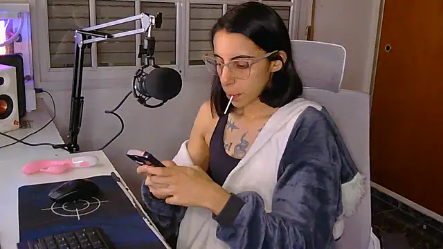 Poison Ivy 29 online show from 9, 4, 2026