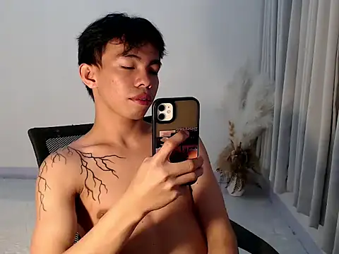 Snapshot of hottasianboy chatting on 3, 8, 2026 hottasianboy online show from 3, 8, 2026