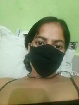 nidhiyadav00 online show from 15, 4, 2026