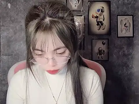 Snapshot of Suzuka99 chatting on 13, 3, 2026 Suzuka99 online show from 13, 3, 2026