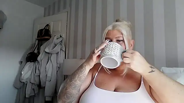 Lexi Laura online show from 24, 4, 2026