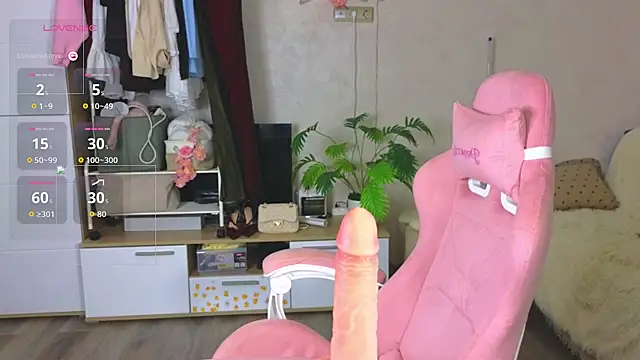 Snapshot of GoldenSunBunny chatting on 4, 8, 2026 GoldenSunBunny online show from 4, 8, 2026