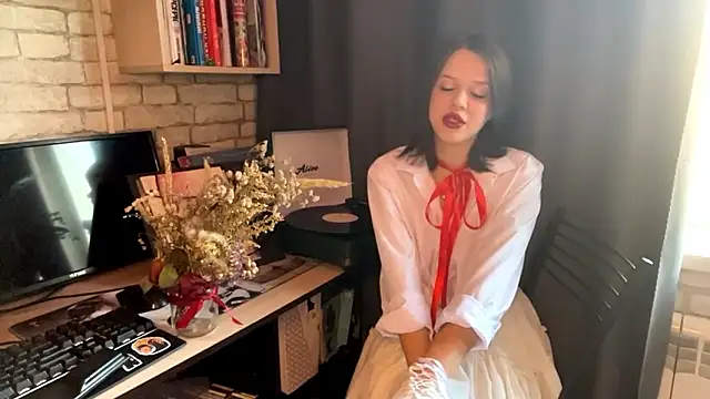 Snapshot of SarahHunnye chatting on 15, 3, 2026 SarahHunnye online show from 15, 3, 2026