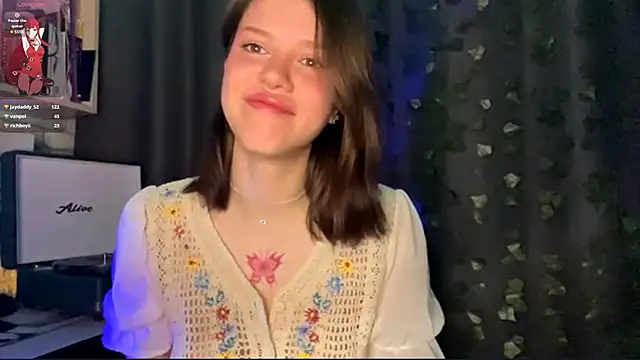 SarahHunnye online show from 13, 4, 2026