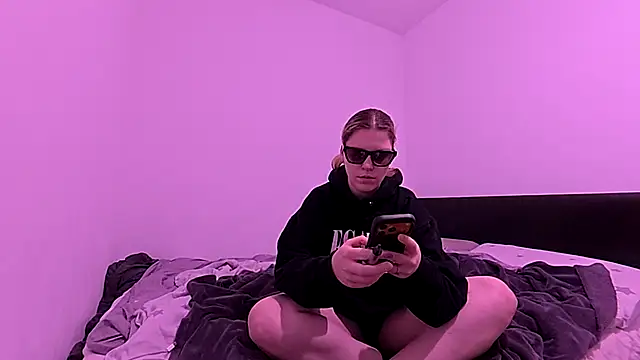 Snapshot of MimiMxRR chatting on 19, 3, 2026 MimiMxRR online show from 19, 3, 2026