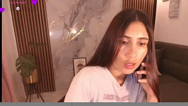 Snapshot of LucyBecker chatting on 1, 4, 2026 LucyBecker online show from 1, 4, 2026