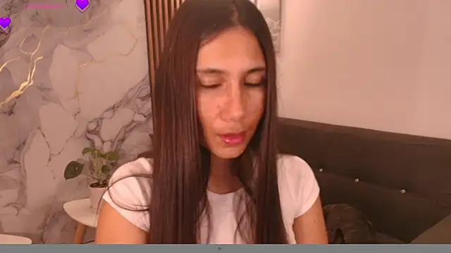 Snapshot of LucyBecker chatting on 19, 4, 2026 LucyBecker online show from 19, 4, 2026