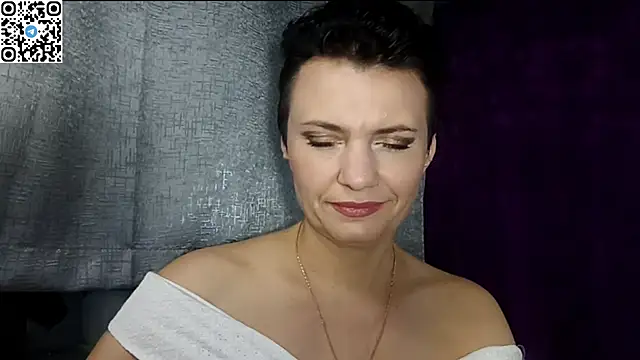 HotMamaQueen234 online show from 5, 5, 2026