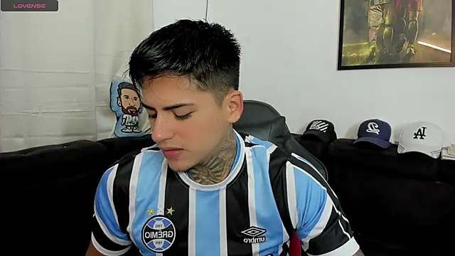 sweetlatinoboy online show from 23, 4, 2026