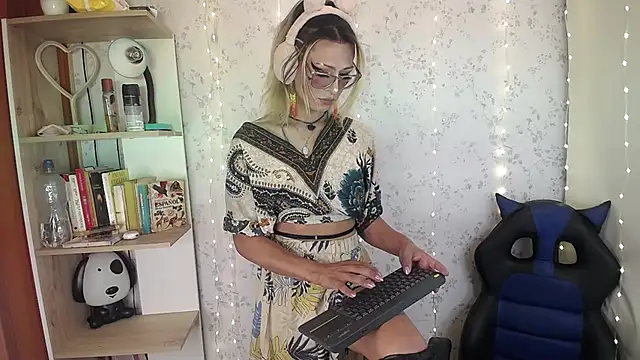  Alexaavandercloude online show from 26, 3, 2026