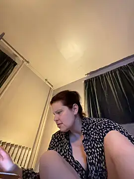 JulieetteLatte online show from 2, 4, 2026