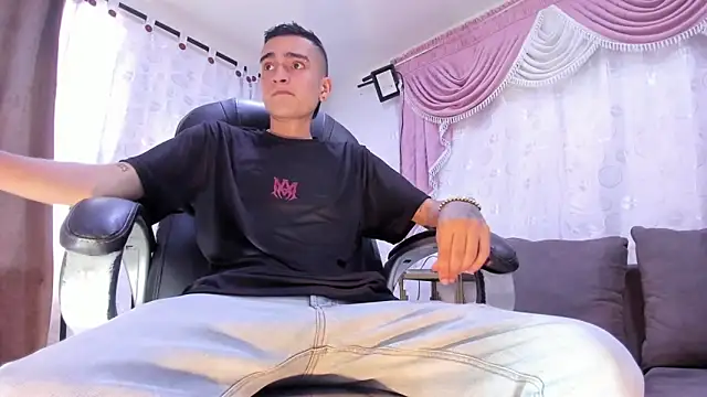 Ethann Boy online show from 6, 4, 2026