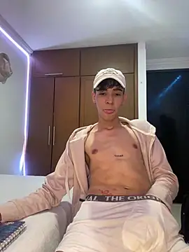 Snapshot of Milo_Gunnar chatting on 10, 4, 2026 Milo Gunnar online show from 10, 4, 2026