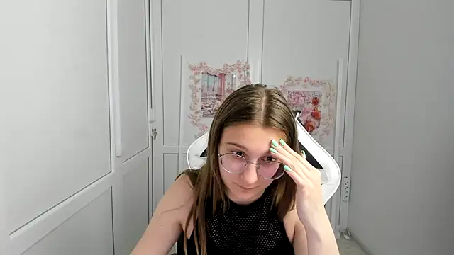Snapshot of Mia_kristal chatting on 6, 6, 2026 Mia kristal online show from 6, 6, 2026