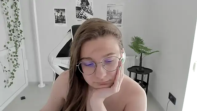 Snapshot of Mia_kristal chatting on 24, 6, 2026 Mia kristal online show from 24, 6, 2026