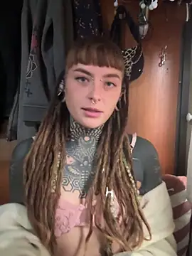 Snapshot of HornyHippy1 chatting on 8, 5, 2026 HornyHippy1 online show from 8, 5, 2026