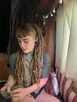 Snapshot of HornyHippy1 chatting on 18, 5, 2026 HornyHippy1 online show from 18, 5, 2026