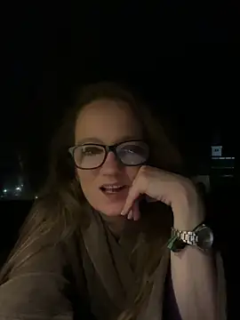 LizzieZ1975 online show from 2, 5, 2026