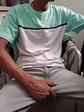 Snapshot of Skinboy06 chatting on 15, 7, 2026 Skinboy06 online show from 15, 7, 2026