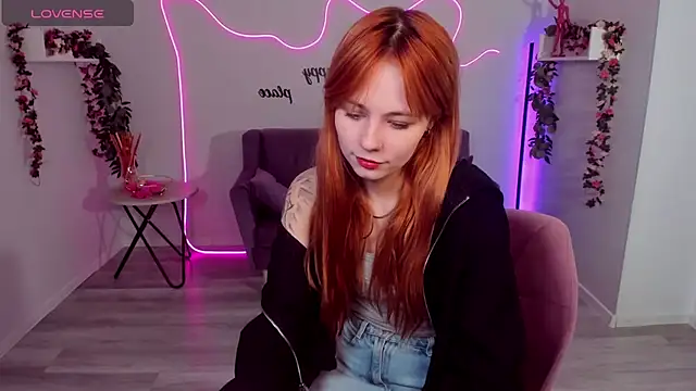 MiaSensitive online show from 4, 4, 2026