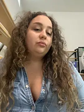 Snapshot of CurlyMaddie chatting on 15, 7, 2026 CurlyMaddie online show from 15, 7, 2026